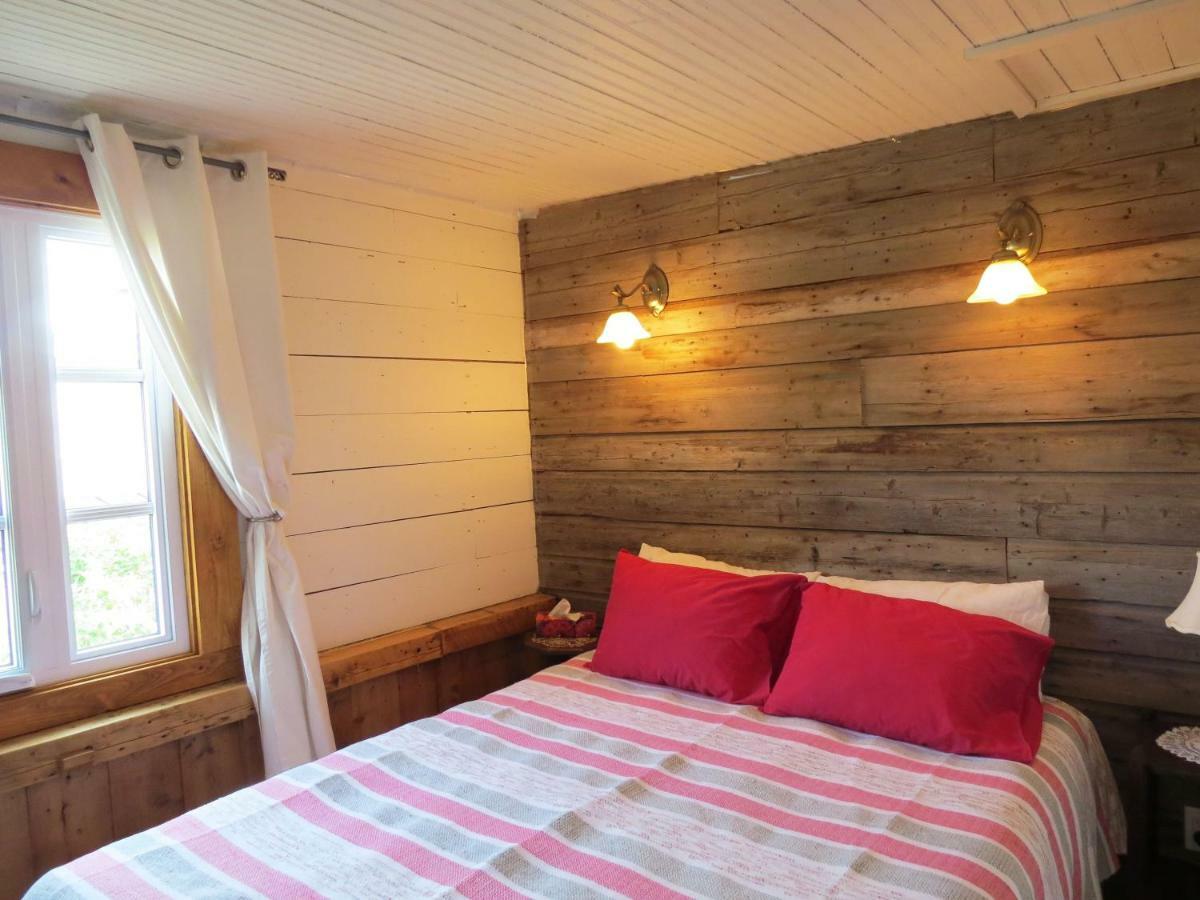 La Vieille Maison Rouge Saint-Tite Екстериор снимка