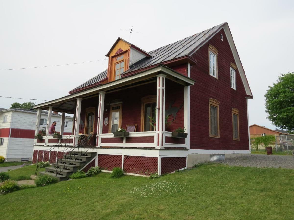 La Vieille Maison Rouge Saint-Tite Екстериор снимка