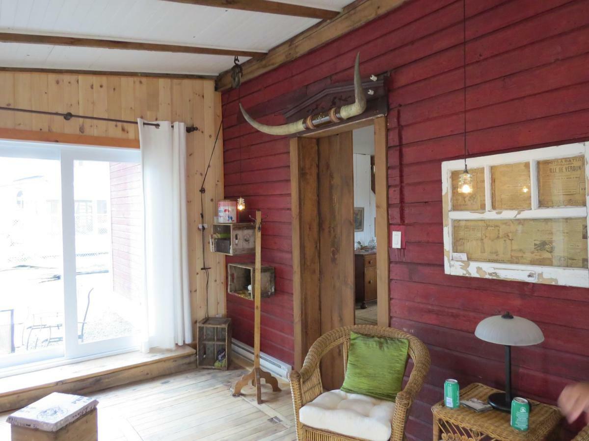 La Vieille Maison Rouge Saint-Tite Екстериор снимка