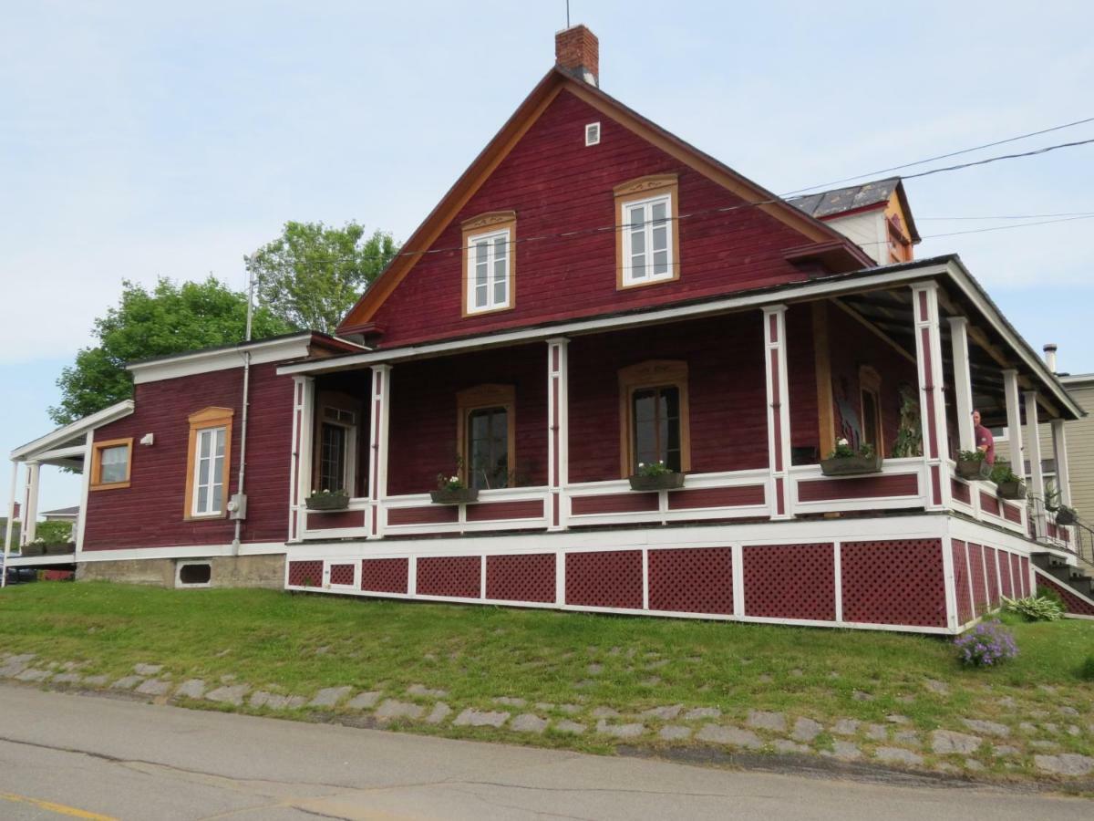 La Vieille Maison Rouge Saint-Tite Екстериор снимка