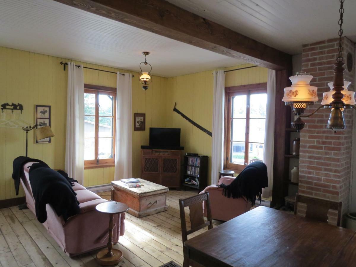 La Vieille Maison Rouge Saint-Tite Екстериор снимка